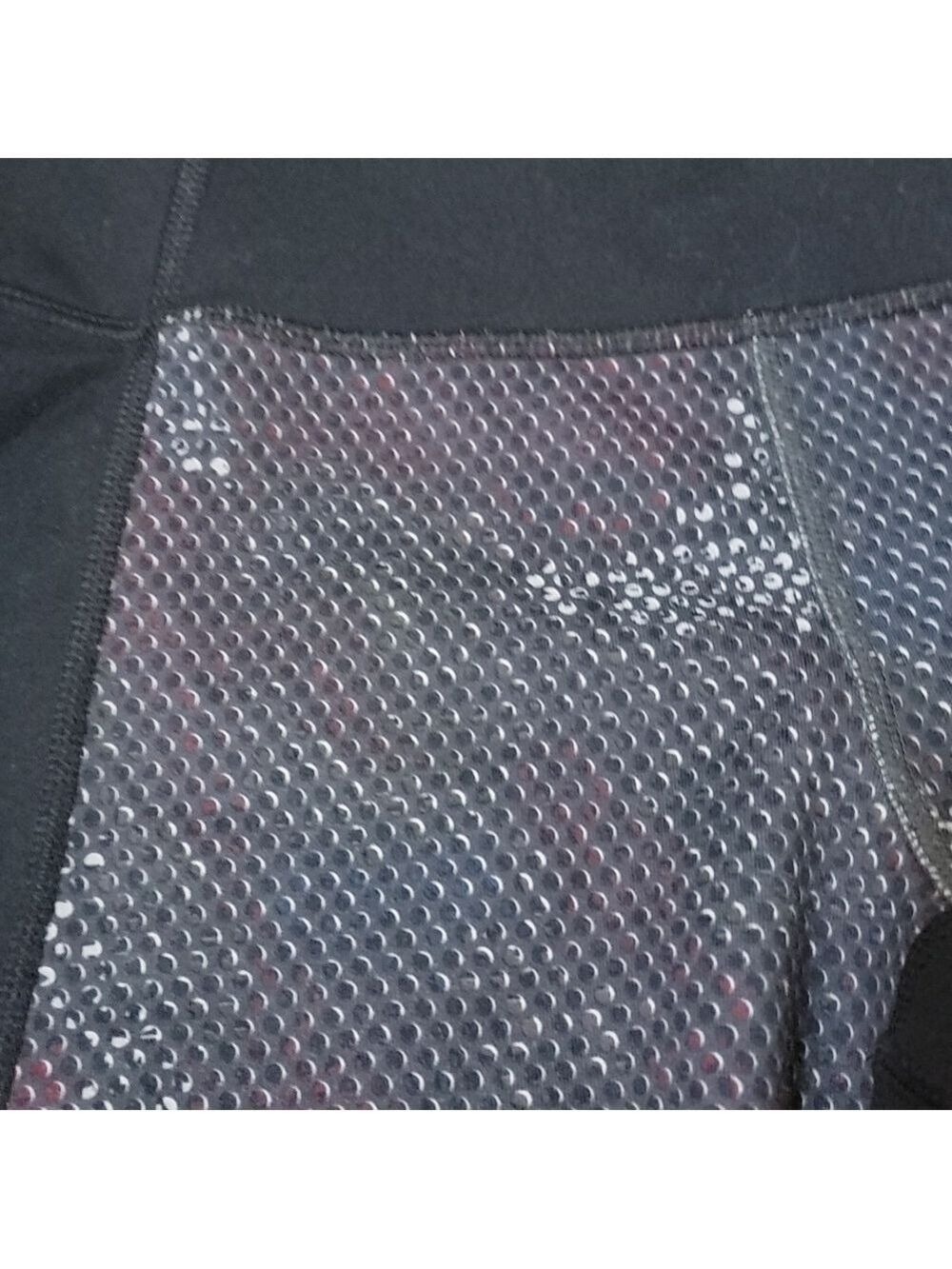 Under Armour Heat Gear Reptile Skin Print Capri Workout Exercise Leggings - Picture 2 of 8
